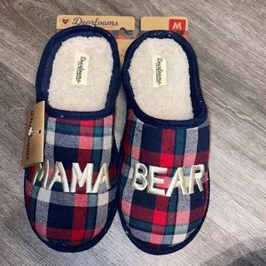 NWT*** Super cute MAMA Bear Christmas slippers! Size medium 7-8 womens.